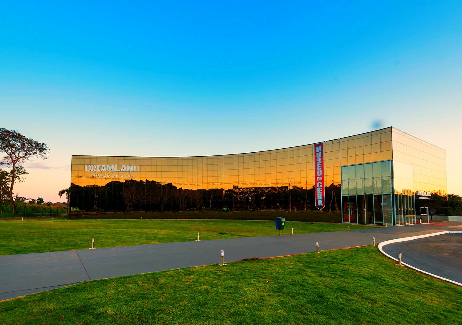 Fachada do Museu de Cera no Dreams Park Show